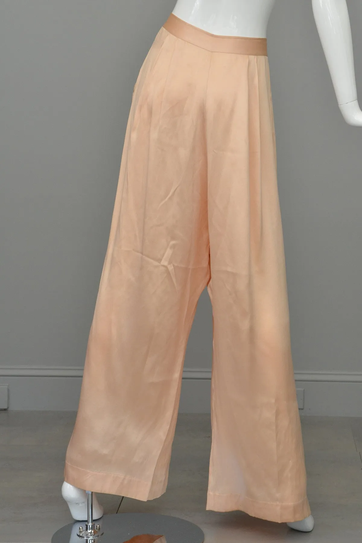 1930s Peach Silk Satin Aqua Piping Keyhole Back Pajamas Loungewear, Size Large