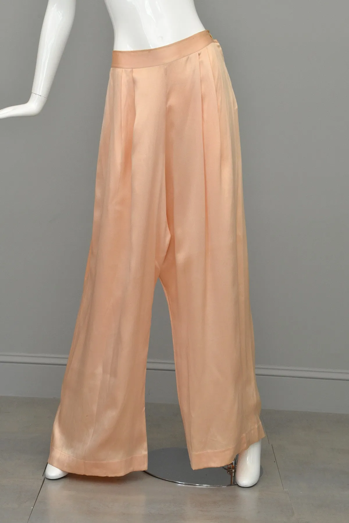 1930s Peach Silk Satin Aqua Piping Keyhole Back Pajamas Loungewear, Size Large