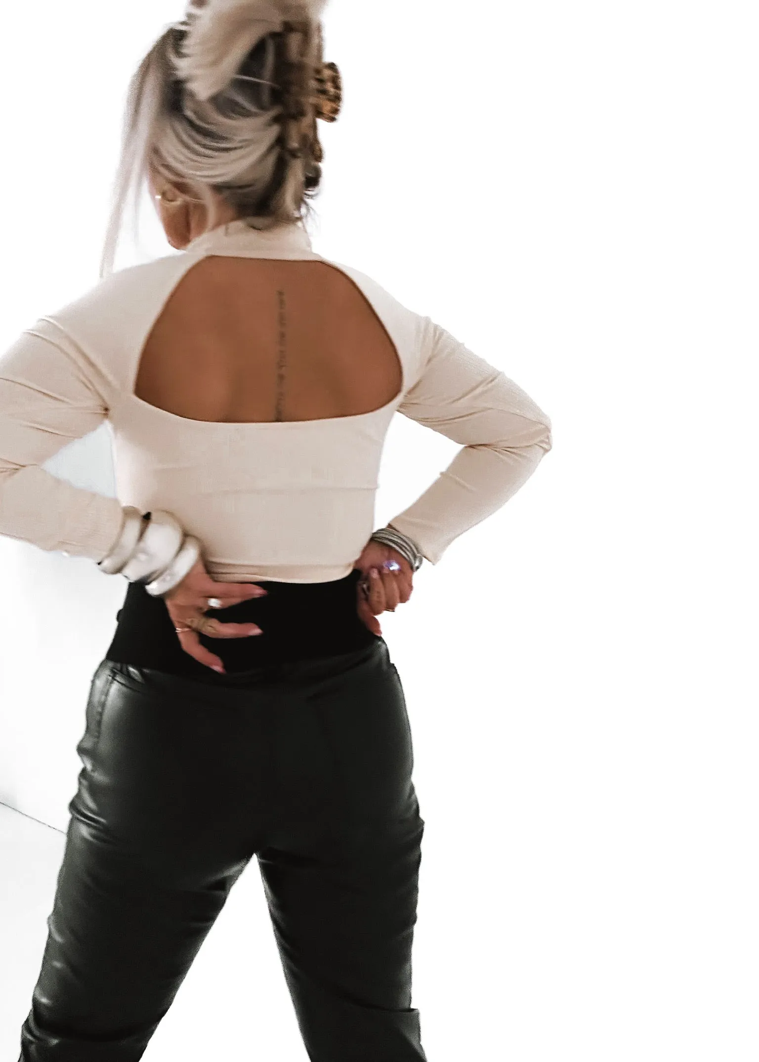 FINAL SALE: PEEK-A-BOO RIBBED CROP TOP