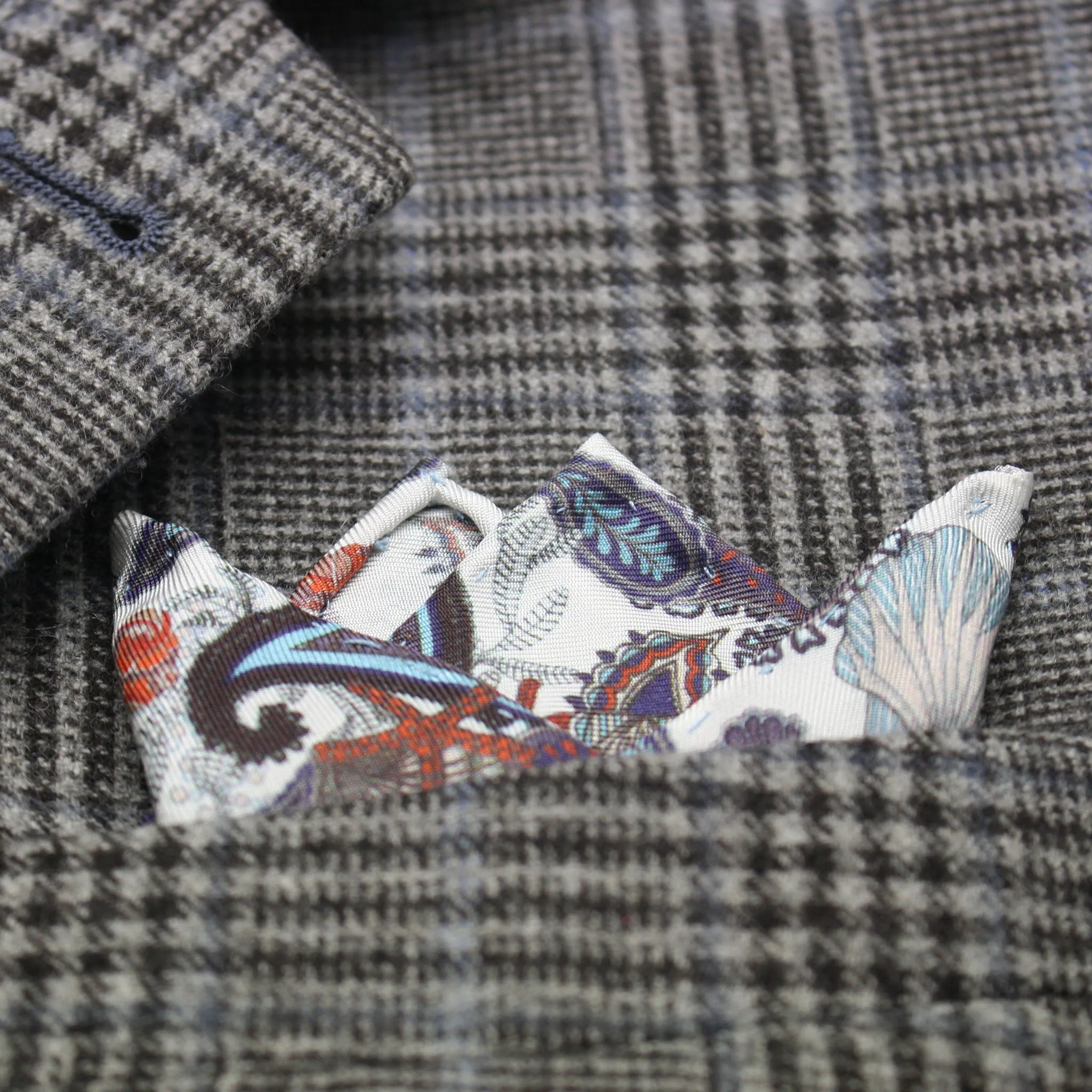 Silk printed pocket square White