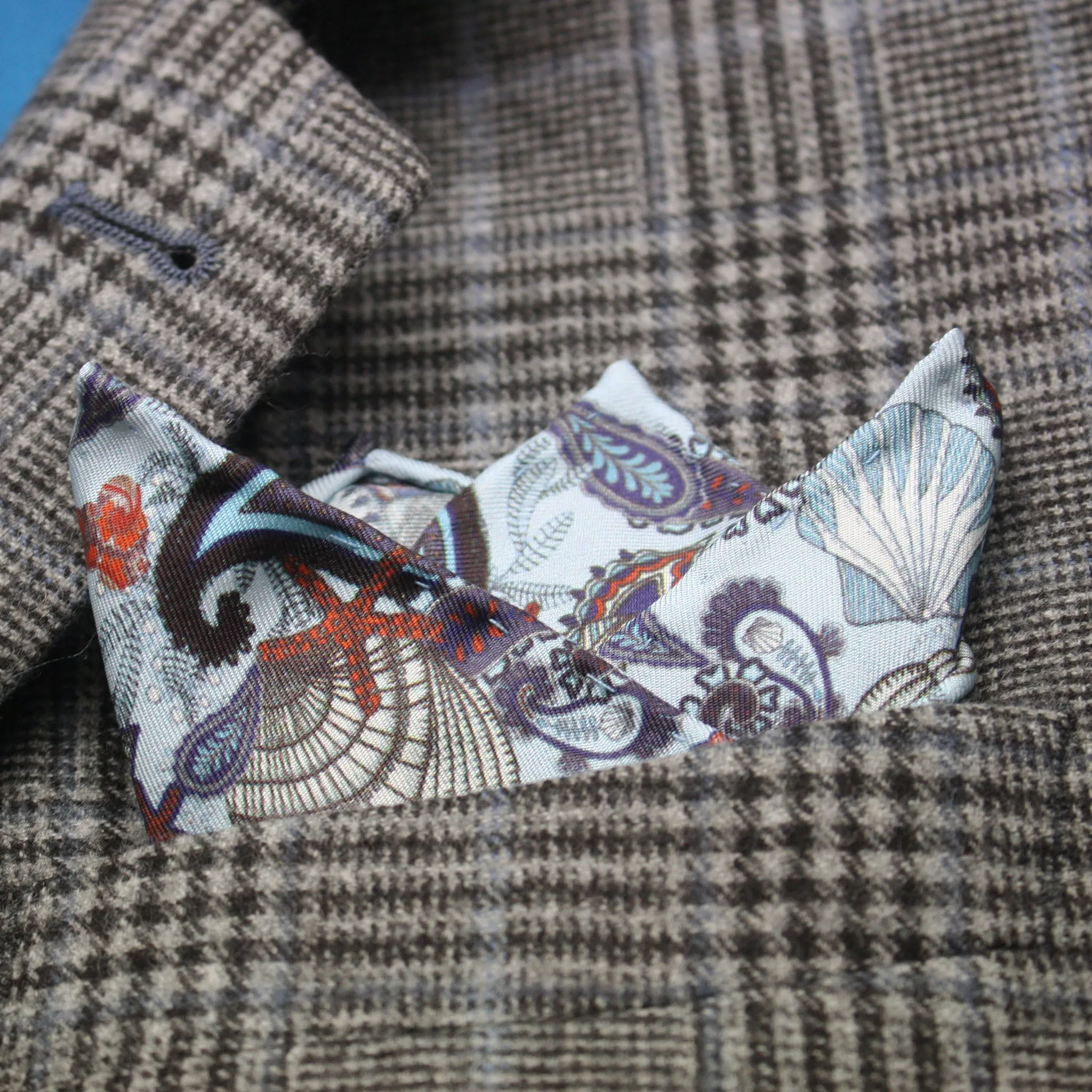 Silk printed pocket square White